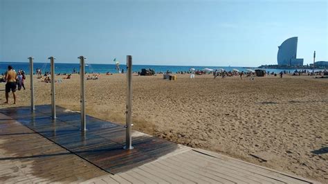 Barceloneta is het eerste strand van barcelona en kan tijdens de zomermaanden daarom aardig druk worden. Strand in Barcelona 🏖 Wo ist es am schönsten? Erfahrungen