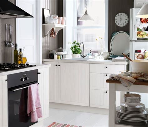 You can mix and match the cabinets to your liking, choose the may colors of doors and drawer fronts. Love this Ikea kitchen too ♥ ......................... A ...