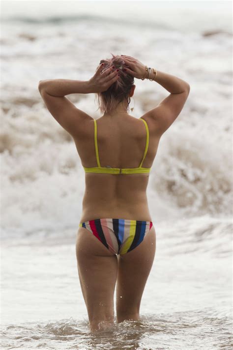 Hilary Duff In Bikini Sexy Ass Milf
