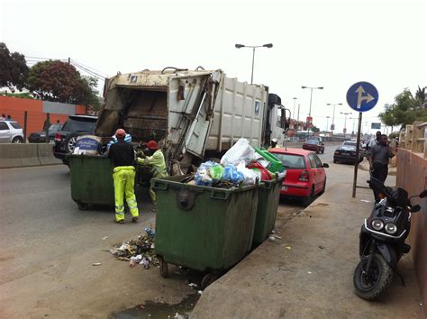 Os Centros Urbanos Encontram Dificuldades Para Instalar Depósitos De Lixo.