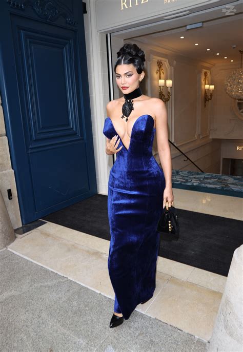 Update Kylie Jenners Looks At Paris Fashion Week Factz