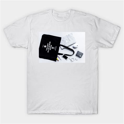 2020 yılında minimalist design shirt ve 1 ile erkek kıyafeti, kadın giyim, takı ve aksesuarları, spor ve eğlence için popüler 1 trendleri. Minimalistic Design Minimalist Classic T Shirt | Teevimy