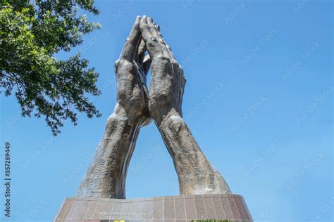 06 11 2020 Tulsa Usa Giant Praying Hands Statue At Oral Roberts