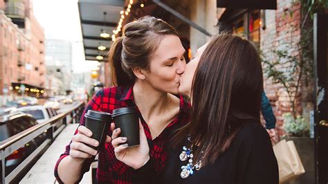 Is Snogging Good For You You Can Find Out A Lot About