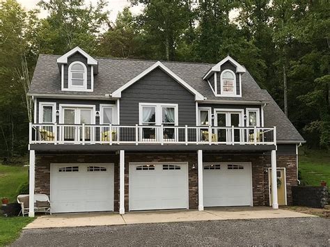 Extra storage is found in a coat closet linen closet and kitchen pantry laundry appliances are located. Carriage House Type 3 Car Garage With Apartment Plans ...