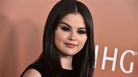 Rare Beauty Von Selena Gomez Wir Verraten Die Starke Message Hinter Ihrer Angesagten Make Up