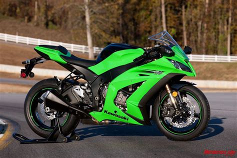 The bodywork is as advanced and stylish as anything on this side of a motogp grid. 2011 KAWASAKI ZX-10R REVIEW AND PRICE