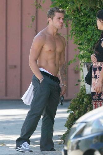 Ryan Phillippe Shirtless Kissing Girlfriend