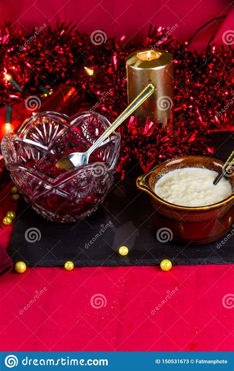 Brightly lit, decked out in ornaments and tinsels, choose from the best christmas tree images and pictures from our collection. Cranberry And Bread Sauce In Bowls Ready For Christmas ...