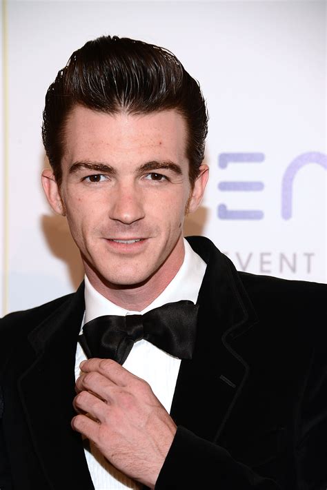 On thursday (november 19), twitter users discovered that the former nickelodeon star apparently left his life as drake bell behind and is now solely tweeting and releasing music in spanish. Drake Bell Wished Death on a Belieber & His Explanation Proves His Justin Bieber Feud Must End