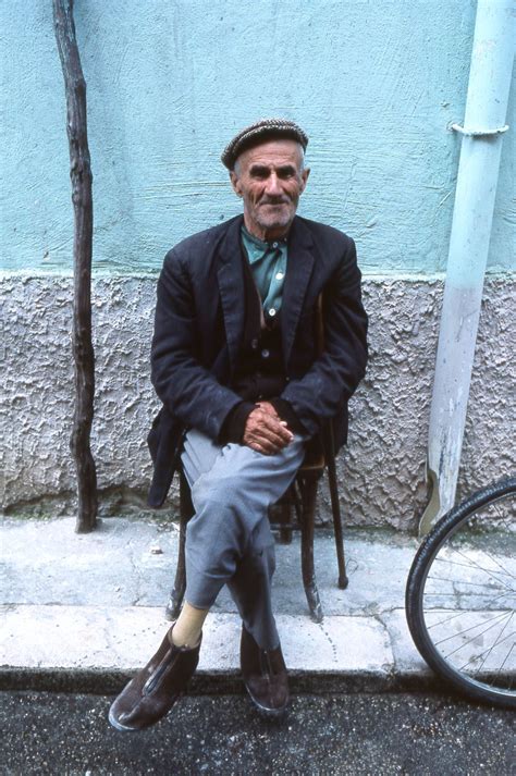 Resultado De Imagen De Old Man Sitting Man