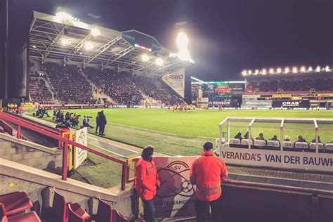 Zulte waregem de sportvereniging is een belgische voetbalclub, opgericht in 1935 en gevestigd in waregem. Regenboogstadion, Waregem - FLUTLICHTFIEBER