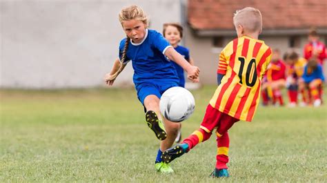 Jugar Al Fútbol Ya No Es Tan Difícil Para Las Niñas