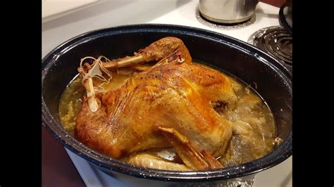 How To Make A Delicious Moist Tender Thanksgiving Turkey Youtube