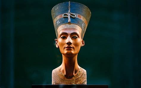 Scans Suggest Queen Nefertiti May Lie Concealed In King Tuts Tomb Rhistory