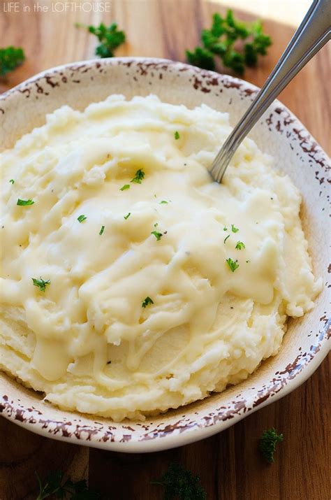 A los canadienses les encanta el puré de papas. Garlic Parmesan Mashed Potatoes & Gravy