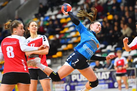 The second part presents a list of the last matches for the league. Handball | U18. Euro Cup : les filles du BMHB à une marche ...