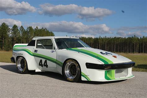 ooo so graphicky triumph tr7 8 classics racing race cars british sports cars cars