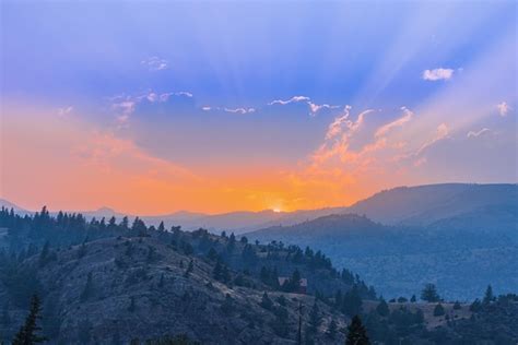Premium Photo Dramatic Sunset Behind The Mountains Of Yellowstone