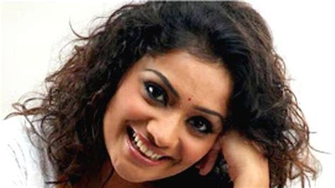 Meera vasudevan (born 29 january 1982) is an indian film and television actress, who has mainly appears in films and tv soap's in malayalam, tamil, hindi and telugu language.1 she received the. സി നി മയാണ് എനി ക്കെല്ലാം - CINEMA - NEWS | Kerala Kaumudi ...