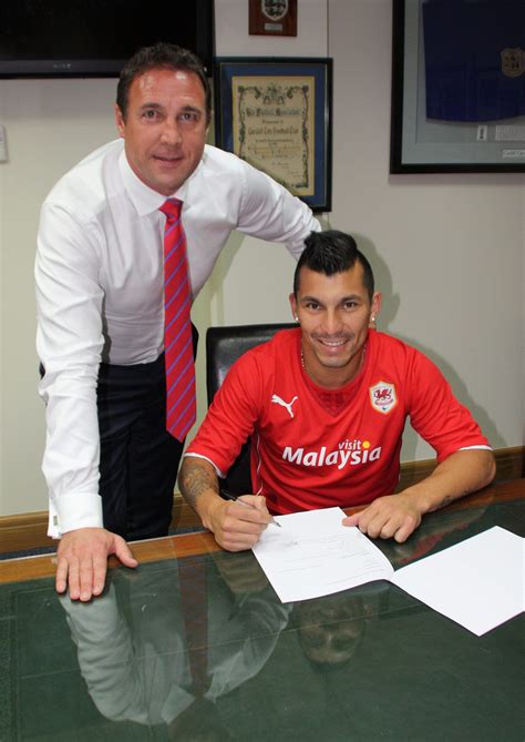 El dia que gary medel fue figura en. Malky's new Cardiff City signing Gary Medel from Sevilla ...