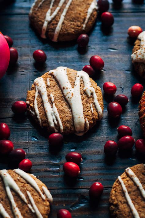 These delicious cookies keto christmas cookies are extremely easy to make, yet wildly delicious. Spiced Vegan Christmas Cookies w/ Vanilla Almond Cream | Well and Full