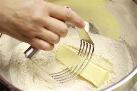 Perfectly flaky pie crusts and biscuits are right around the corner! Paula's Bread: Biscuit Variations!