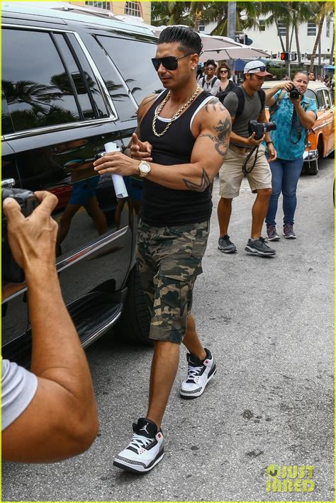 Photo Jersey Shore Cast Begins Filming Reunion Show In Miami 48