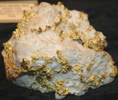 Ada batuan putih berurat emas (urat kaca atau batuan kaca transparan). Ciri Ciri Batu Yg Mengandung Emas / Dongeng memiliki karakteristik tersendiri yang membedakannya ...