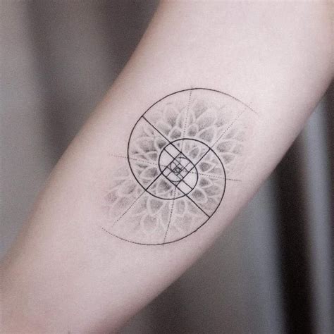 Increíbles Diseños De Tatuajes De Fibonacci TheDailyWorld