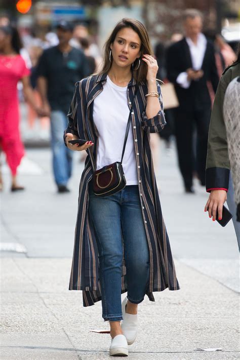 Jessica Alba Dress Over Jeans Fashion Outfits Fashion