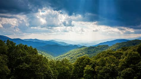 9 Attractions In The Smoky Mountains You Must Visit