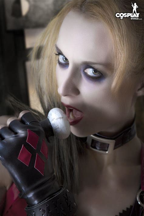 Pictures Of Sexy Cosplayer Lana Dressed As Harley Quinn