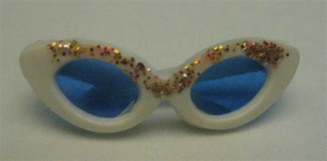 Vintage Barbie Doll White Sunglasses With Glitter Blue Lens ~ Very Nice Sunglasses Vintage