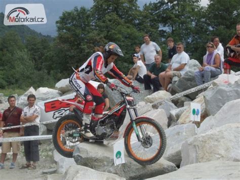 Facebook gives people the power to share. Holky a motorky: Kočky v trialu | Motorkáři.cz