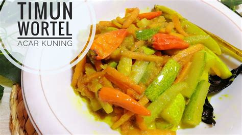 Belah memanjang timun lalu buang bijinya. Ide Masakan Sehari-Hari || Timun Wortel Acar kuning ...