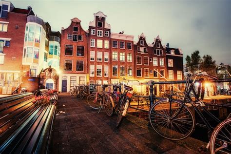 Mooie Rustige Nacht Uitzicht Op De Stad Amsterdam Premium Foto