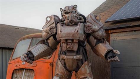 fallout 4 replica t 60 power armour cosplay is ready for the apocalypse