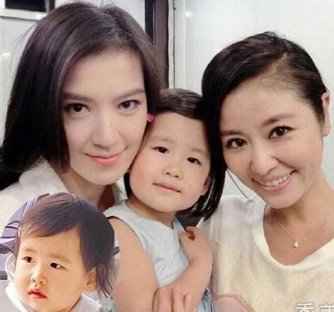 Alyssia chia shared photos from her baby daughter bo's birthday bash, and it's a picture of familial bliss as the three ladies and their man xiu jie kai gathered around the cake to blow the candle. Kelly Lin to Hongkong to attend the event, in order to ...