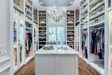 For instance, you can make bedroom built ins has a experience of your desktop display. Built-ins around the window | Closet bedroom, Master ...