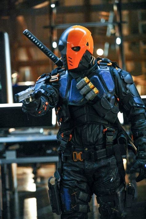 First Look At Deathstroke Revealed In Justice League End Credits Arrow