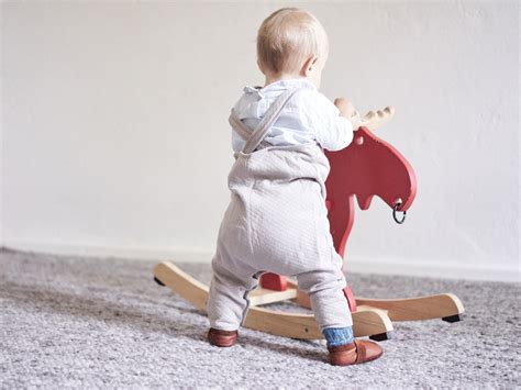 Machen sie sich sich nicht verrückt, wenn ihr kind einem anderen zeitplan folgt. Wann lernen Babys zu laufen? | NEW KITZ ON THE BLOG