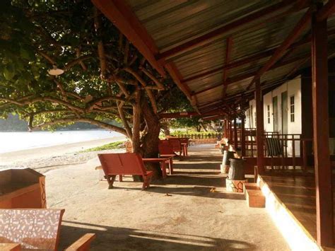 Teratak rehat atie ira chalet d'pantai 7. Teluk Senangin Chalet Tepi Laut Pantai Lumut Perak