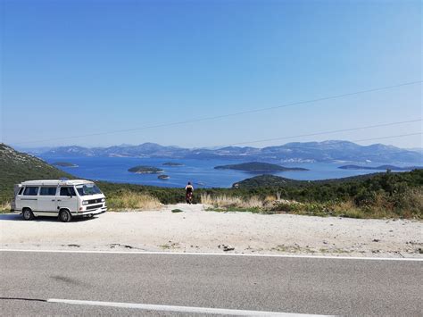 Video surveillance of construction sites and transparency. Peljesac - Schakale in Kroatien - kunstwut