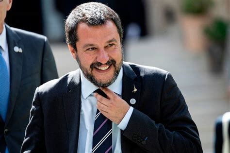 He faces another trial in september in a separate but similar case. Autocertificazione, Salvini prende in giro il governo - FOTO