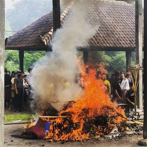 Keunikan Upacara Pembakaran Mayat Ngaben Di Denpasar Bali