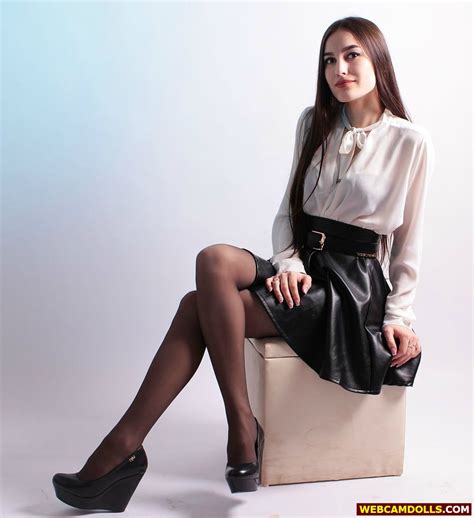 Brunette Girl In Black Sheer Pantyhose And Black Leather Skirt On Webcamdolls