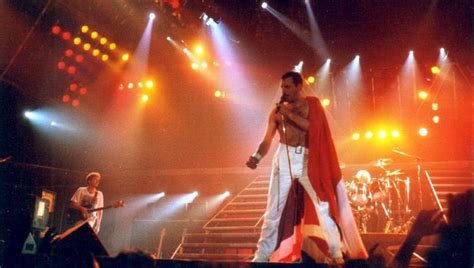 Lets Look Back At Some Of Best Live Performances From Queen