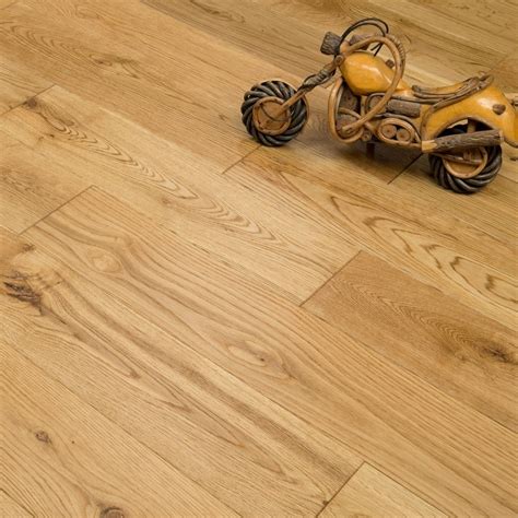 Oak Brushed And Lacquered 18mm Engineered Wood Flooring