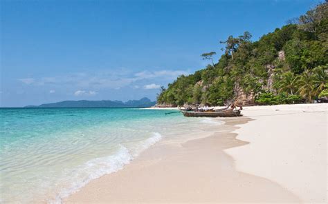 Bamboo Island Beach / Koh Phi Phi / Krabi // World Beach Guide